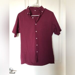 NWOT Men's Button-Down Burgundy Short Sleeve Shirt Size Small